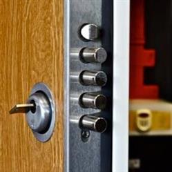 Lock-Tech.