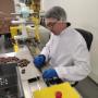 L'Atelier Namur ASBL 
Conditionnement produits nus : Mise sous flowpack chocolats.