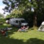 Een rustige, kind- en diervriendelijke *** camping: op de flank van de Kemmelberg in
hartje Heuvelland, op 10 km van Ieper.