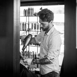 Christopher D Coiffure