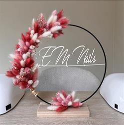 Em nails