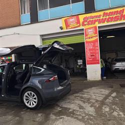 De luxe hand carwash