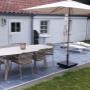 Aménagement d’une terrasse en dalles de pierre bleue dans un jardin privé à Lasne, dans le Brabant wallon, finalisé en juillet 2025 par notre entreprise.