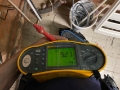 Meten van de hoofdaarding met Fluke installatietester voor veilige elektrische installatie
