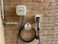 Installatie van Wallbox laadpaal met kabelhouder